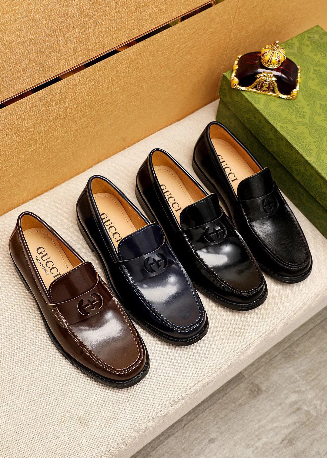 Men's shoes 💰480 💐 Product trademark: GUCCI "Gucci" casual leather shoes Regular size: 38-44 (45🉑️customized) Product materials: Selected imported first-layer calfskin upper + luxury hardware buckle, imported water-dyed cowhide leather lining. Strong three-dimensional visual effect, combined outsole Color: 4⃣️colors available